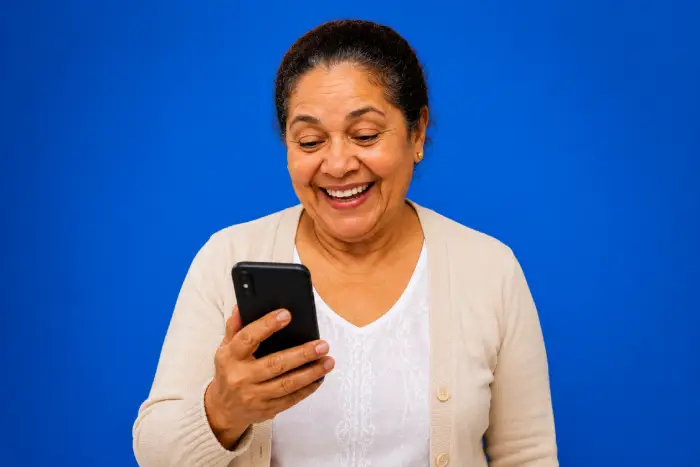 Brasileira sorrindo após consulta